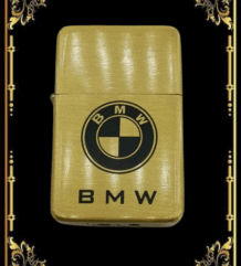 Метална златиста запалка с черно лого на BMW