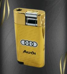 Златна запалка с логото на Audi.