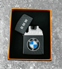 Плазмена запалка с емблемата на BMW и черен дизайн