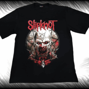 Предна част на черна oversize метъл тениска Slipknot с червен пентаграм и демоничен принт