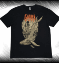 Оригинална тениска на Gojira с артистичен принт на летящ кит и град.