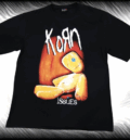 Предна част на черна oversize метъл тениска Korn Issues с принт на кукла