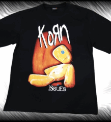 Предна част на черна oversize метъл тениска Korn Issues с принт на кукла