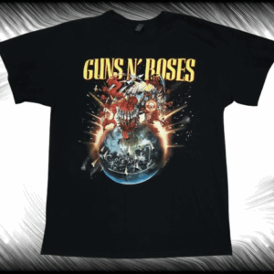 ерна тениска с щампа на черепи и емблемата на Guns N' Roses.