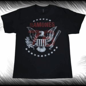 Черна тениска с емблематичния орел и кръглото лого на Ramones, с надпис "76 Tour".