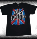 Черна памучна тениска с разкъсано британско знаме и емблематичното лого на Sex Pistols.