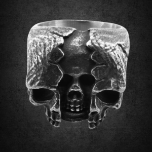 Масивен пръстен череп от медицинска стомана с уникален 3D ефект на разцепена повърхност